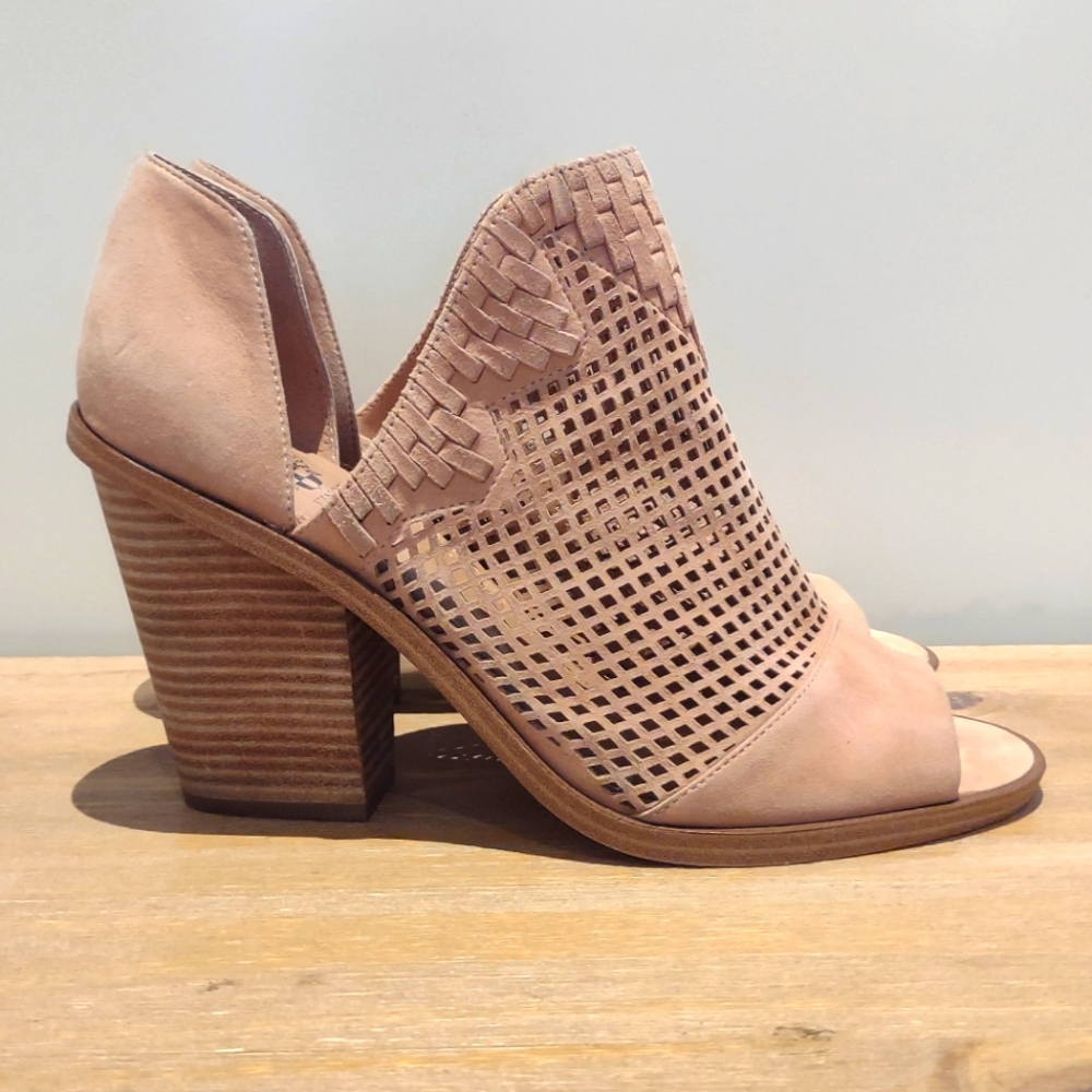 Vince Camuto Fritzey mauve light pink suede leather perforated ankle booties 11